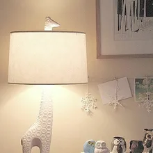 Настольные лампы Европейская мода креативного освещения Таблица огни спальня исследование лампы минималистский Ткань ZL463