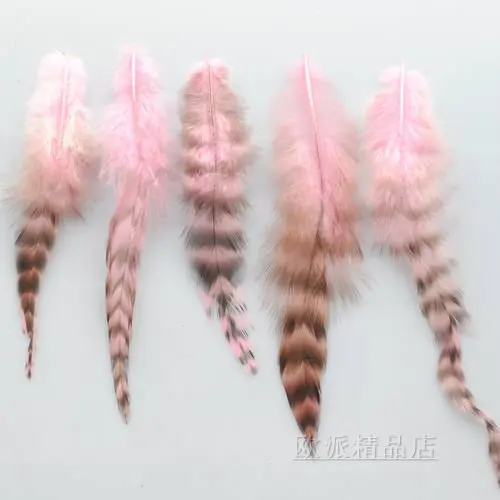 

Free shipping100 PCS light pink hair extension feather BARRED ROOSTER GRIZZLY FEATHERS Striped Pink Strung Feather 5-6 inch KX05