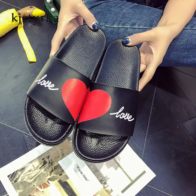 รองเท้าส้นสูงแฟชั่น รองเท้าคัทชู หรือรองเท้าทำงานหลากสไตล์