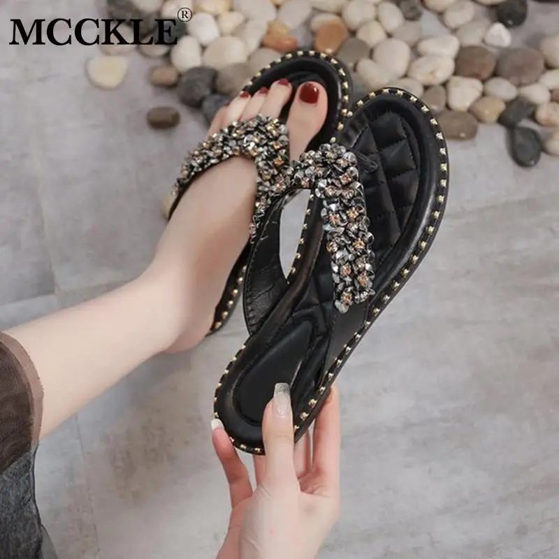 

New Women Summer Slippers Flat Flip Flops Female Fashion Crystal Rivets Slides Ladies Beach Shoes Casual Thong Sandals 2019