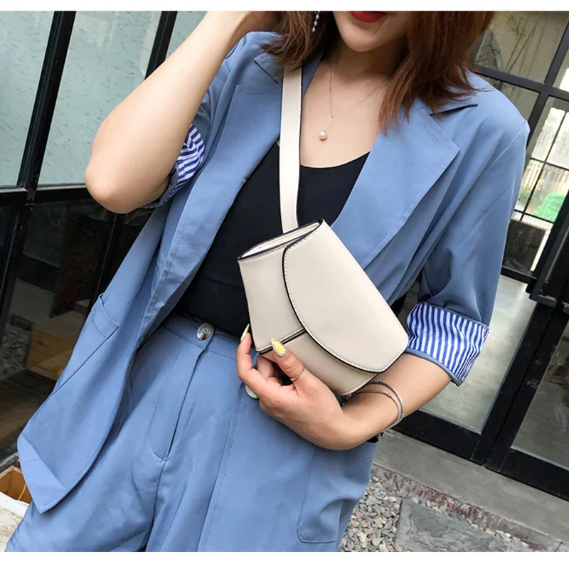 

Saddle Waist Bags for Women Serpentine Fanny Pack Ladies New Fashion Waist Belt Bag Mini Disco Leather Small Crossbody Bags