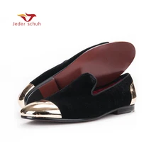 Мужские лоферы; новые мужские туфли; бархатные банкеты и свадебные туфли; Мужская модная повседневная обувь с золотой пряжкой;