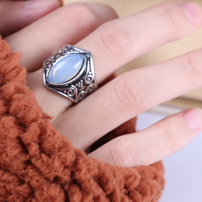 

Vintage Tibetan Silver Big Healing Crystal Rings For Women Boho Antique Indian Moonstone Ring Fine Jewelry Girls Ladies Gifts