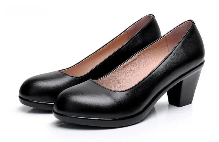 Обувь из натуральной кожи Женские туфли-лодочки с круглым носком Sapato feminino; большие размеры; Узкие туфли на высоком каблуке модные черные рабочие туфли размера плюс; большие размеры 33-43