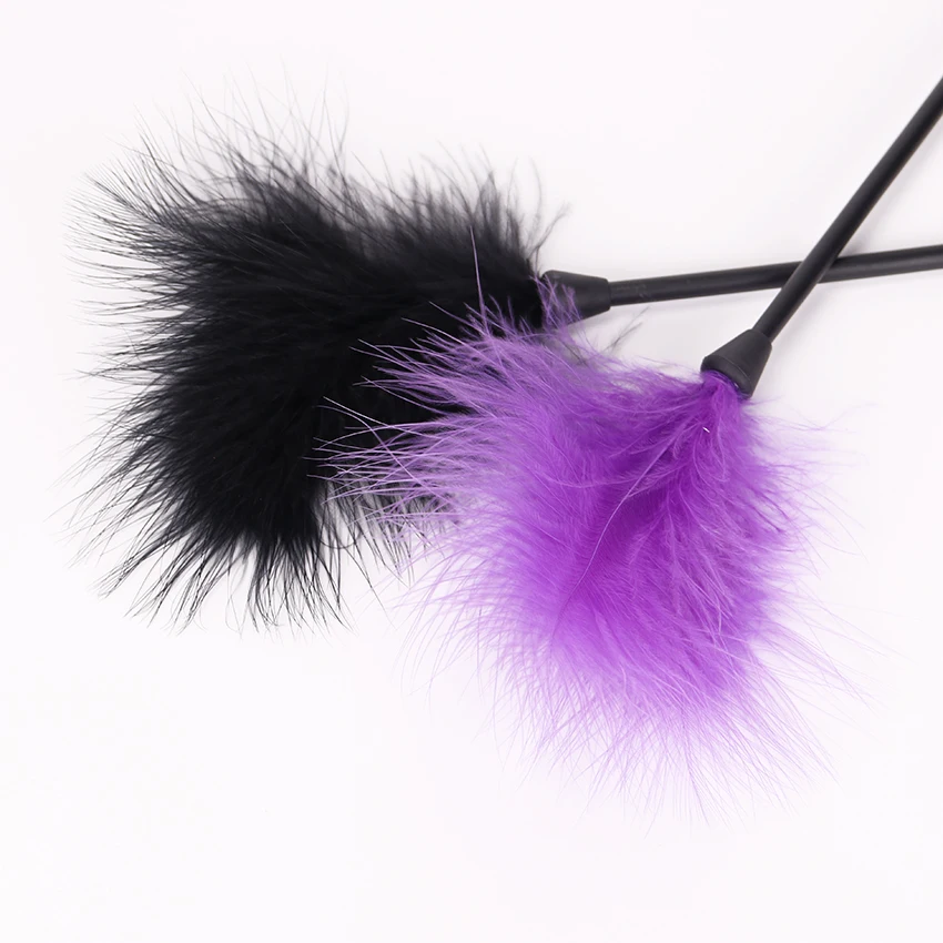 1PC Piuma Flirtare Piuma Nera Flirtare Frusta Giocattoli Del Sesso Flirtare Morbido Flogger per Coppia Gioco Per Adulti Prodotto Del Sesso_voghion.com