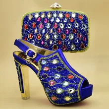 Комплект из итальянских туфель и сумочки в африканском стиле; женские вечерние туфли и сумочка в комплекте; женские туфли на высоком каблуке и сумочка синего цвета