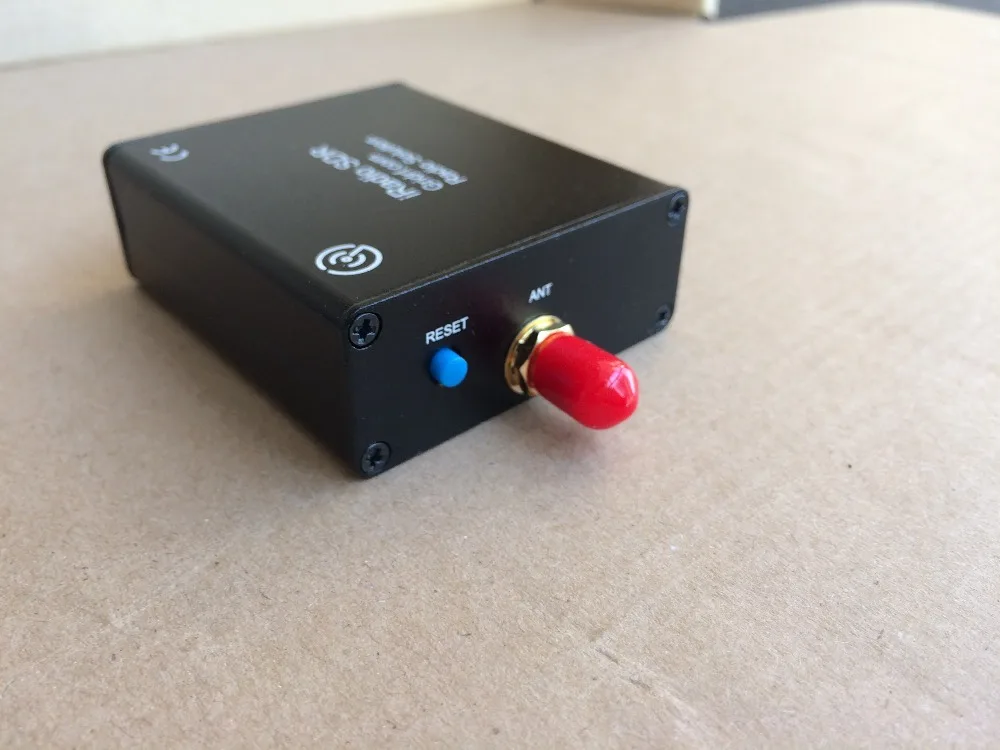 Широкодиапазонный радиоприемник 12bit ADC 24 1700 МГц VHF/UHF/SHF TCXO 2PPM SDR Radio HDSDR GQRX и GNU радио