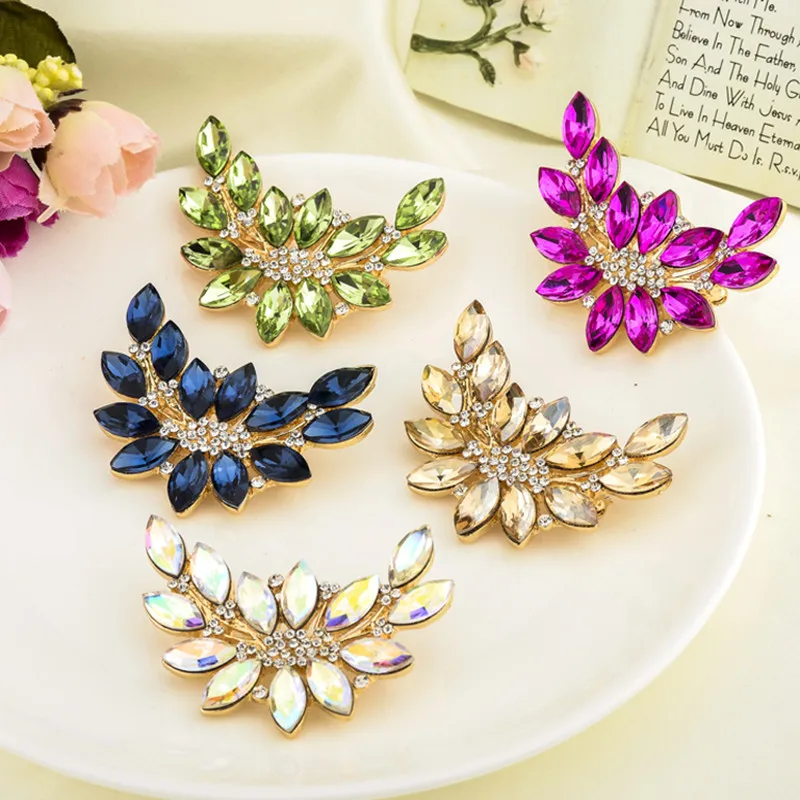 

New Fashion Rhinestone Flower Brooches Pins jewelry crystal For Dressing for Women Broches mujer Jewelry Broches para ropa X1442