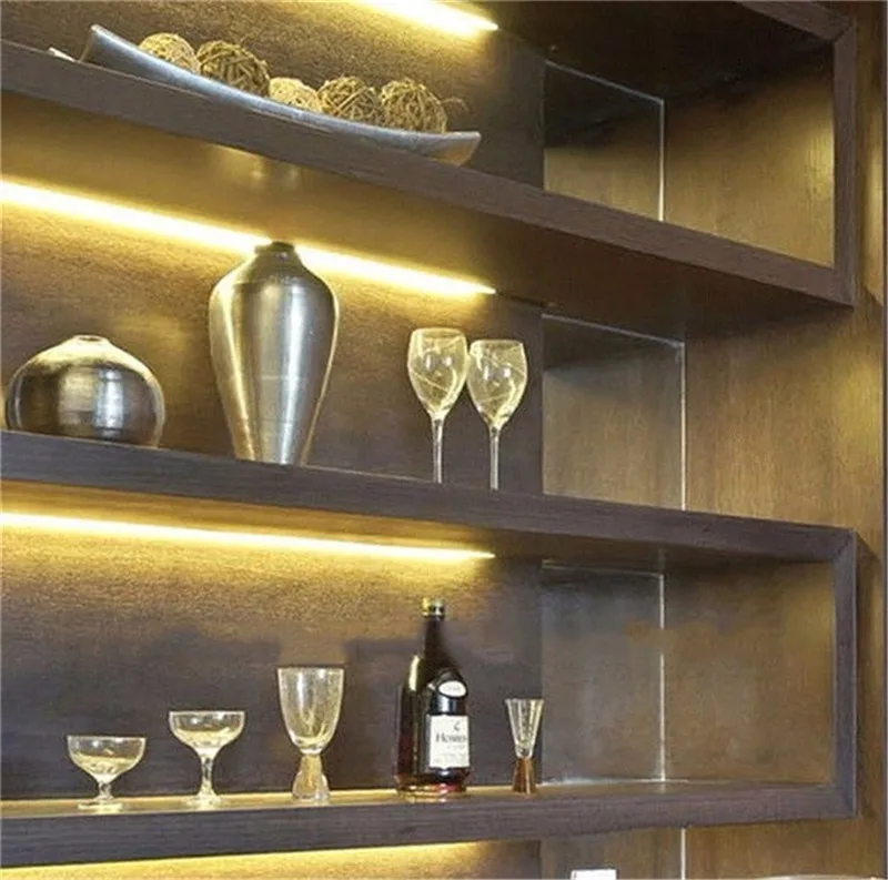 Подсветка полок. Светодиодная подсветка полок. Подсветка полок в шкафу. Дизайнерские полки на стену. Вертикальная подсветка полок.