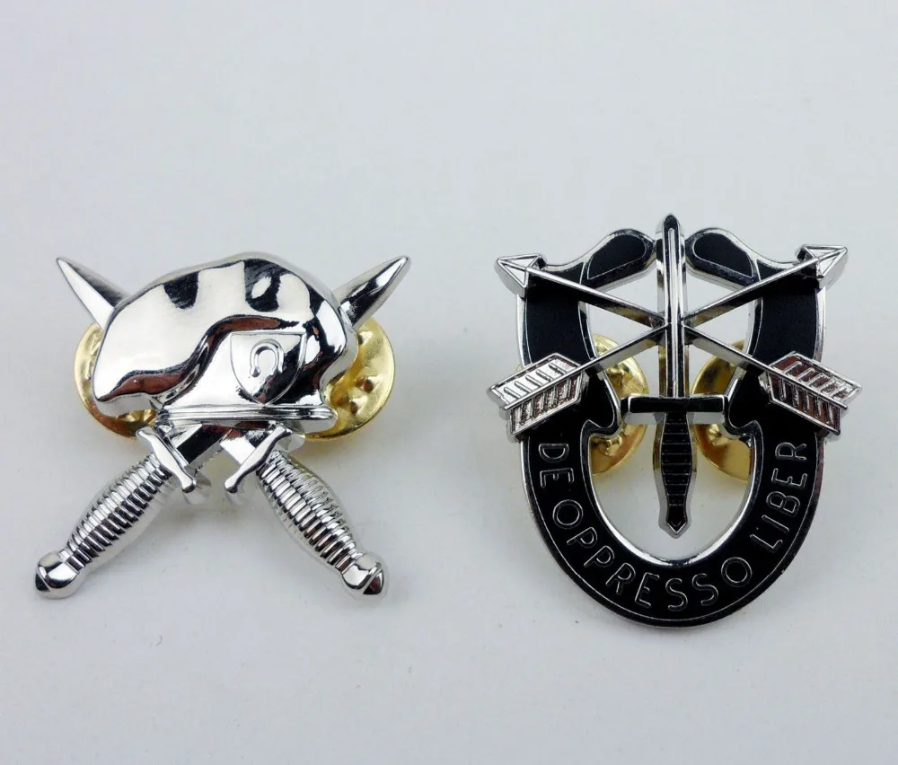 

PAIR OF US ARMY SPECIAL FORCES BERET BADGE PIN SFOD OMEGA CAP BADGE METAL