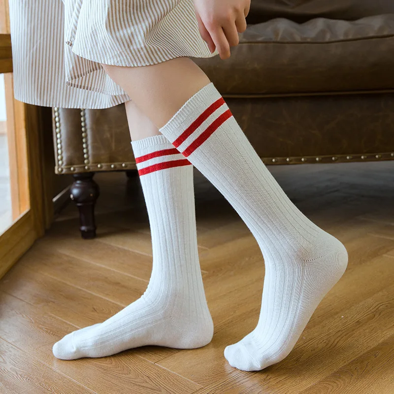 Новые зимние женские длинные хлопковые повседневные носки в полоску в стиле Харадзюку высокого качества ярких цветов