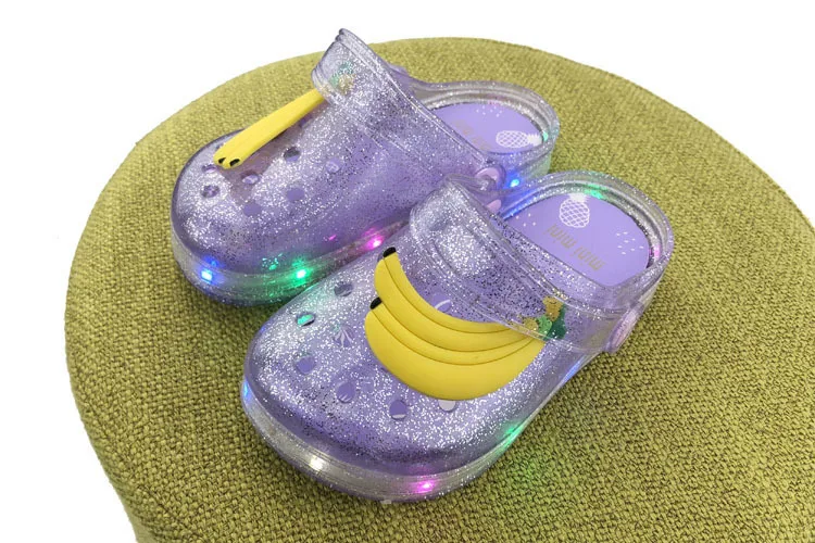 Melissa стиль нашивка "фрукт" силиконовая обувь для девочек детская обувь сандалии со светом Шлёпанцы Сабо детей Повседневное обувь с зажигающимися led лампами, 833
