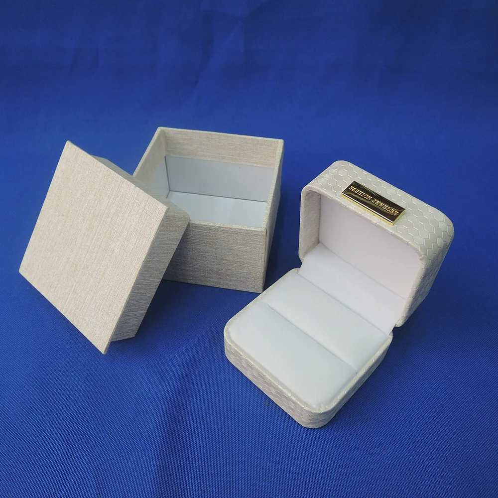 High Quality Beige Color Square PU Box For Pendant & Necklace Jewelry