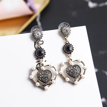 

Vintage Pearl Hollow Love Heart Long Dangle Earrings for Women Trendy Temperament Rhinestone Drop Earring Jewelry Brincos