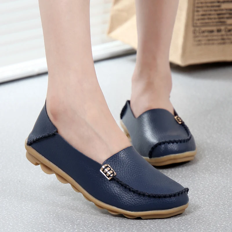 New Women Flats Genuine Leather shoes Flat Gommino Moccasin Loafers Casual Ladies Slip Cow Driving Boat Shoes 16 Colors footwear siketu best gift baby flats tassel soft sole cow leather shoes infant boy girl flats toddler moccasin bea6624