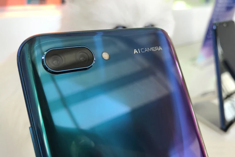 Honor 10 смартфон 4 Гб 128 ГБ NFC мобильный телефон изогнутое стекло Android 8,1 OctaCore 5," экран 2280x1080pix камера 3400 мАч