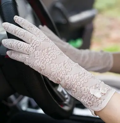 Женские кружевные солнцезащитные перчатки на весну и лето, женские противоскользящие перчатки для вождения, сексуальные кружевные перчатки для девушек R002 - Цвет: beige
