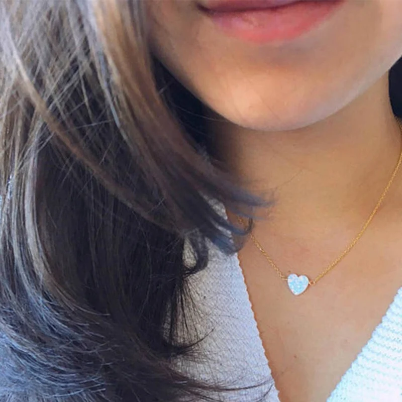 

Hot Fashion Multiple Colour New Resin Love Heart Palm Opal Hand Necklace For Women Transparent Nylon Fish-line Necklace