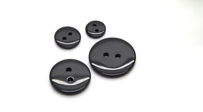 

Freeshipping!50pcs 20mm Black Buttons With 2 Holes Round Resin Button Embellishments Garment Accessories