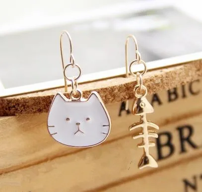

New Cute Asymmetric Cat Fish Earrings Enamel Kawaii Kitten Fishbone Stud Earrings For Women Fashion Cat Face Jewelry Gifts