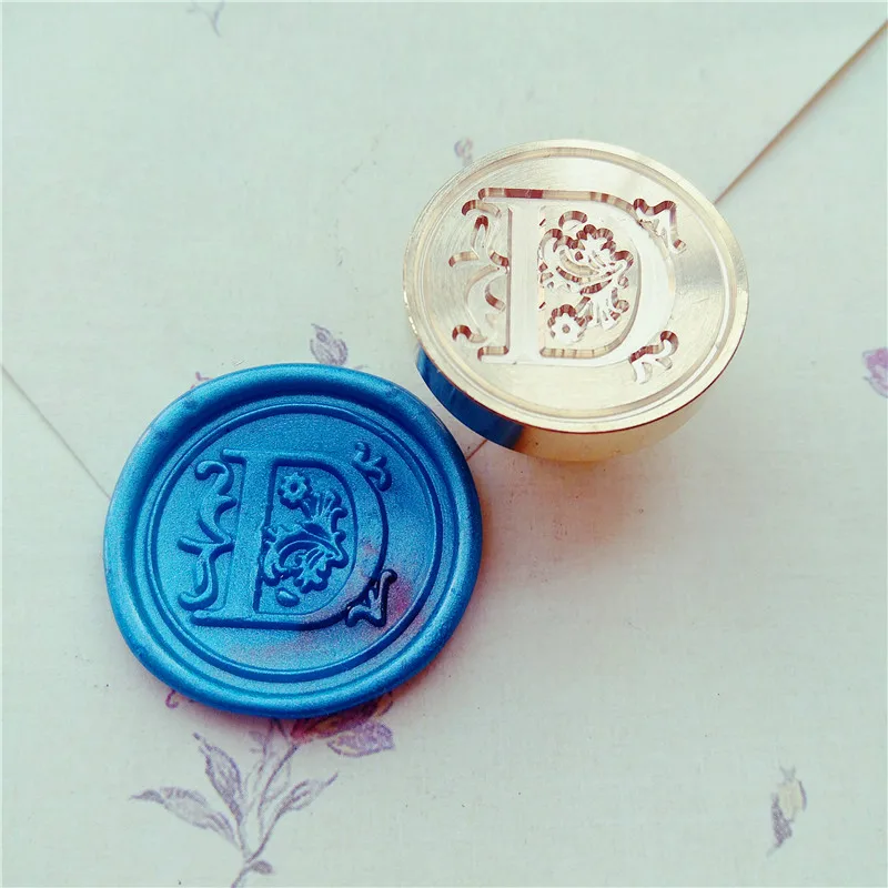 WHITE Wooden Sealing Wax Stamp 24 Alphabet Letter Seal Stamp Plant Flower Vine Retro Seal Post For Wedding Party Decoration - Цвет: D