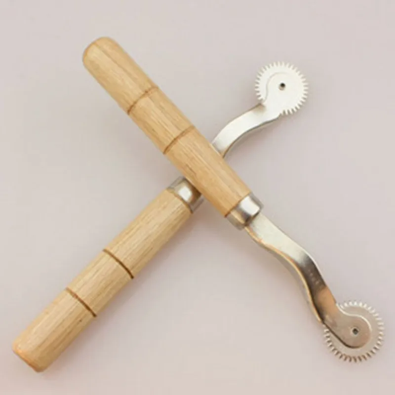 

High Quality 1PC Sewing Tool Kit With Wood Handle Practical Serrate Edge Pattern Tracer Tracing Wheel Tailor Stitch Marker