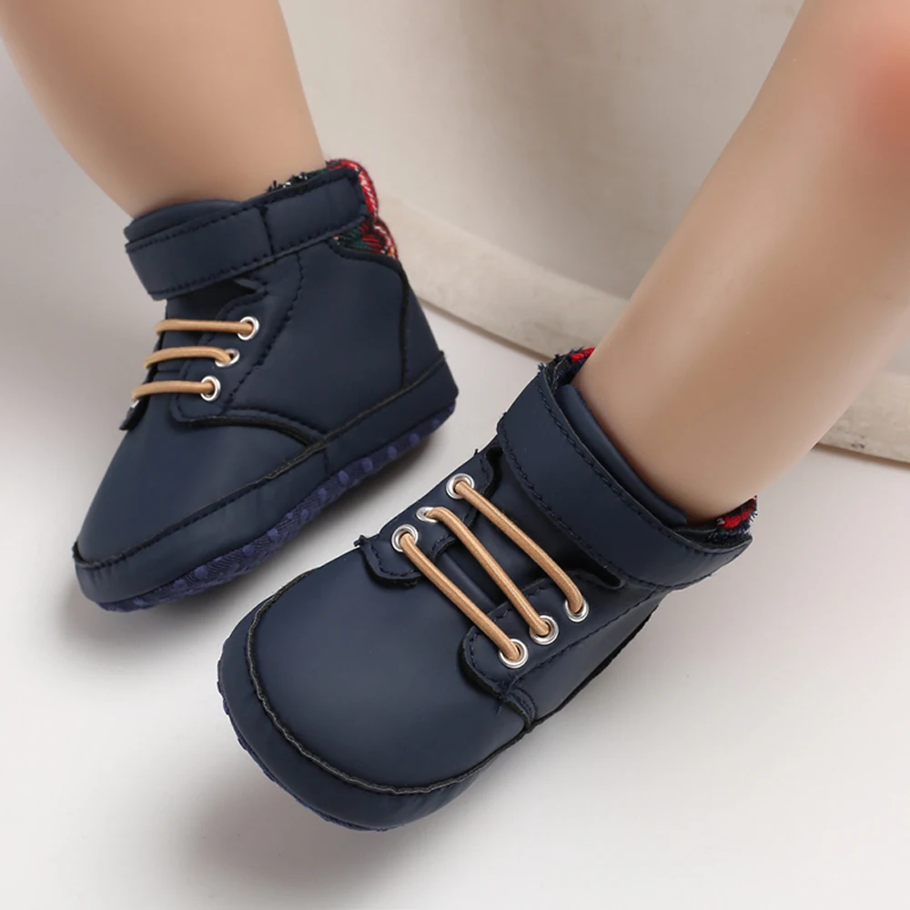 Новые модные зимние ботинки для маленьких девочек и мальчиков обувь для кроватки на шнуровке плед из искусственной кожи новорожденный препакер кроссовки на мягкой подошве