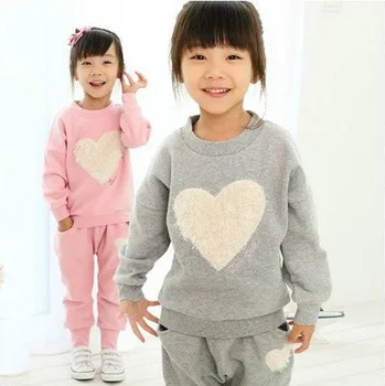 

2016 Baby Girl Suits t-shirt + pants Clothing Set Children Sports Kids Pink Love Heart-shaped Gray Kids Clothes Leisure Sports