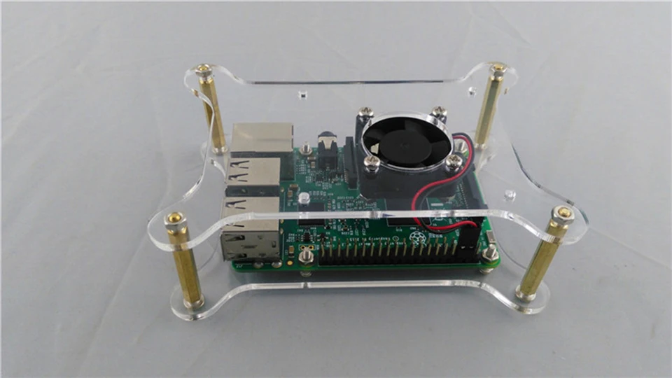 Корпус для чехла Raspberry Pi 3 B + Plus поддерживает установку вентилятора на каждом