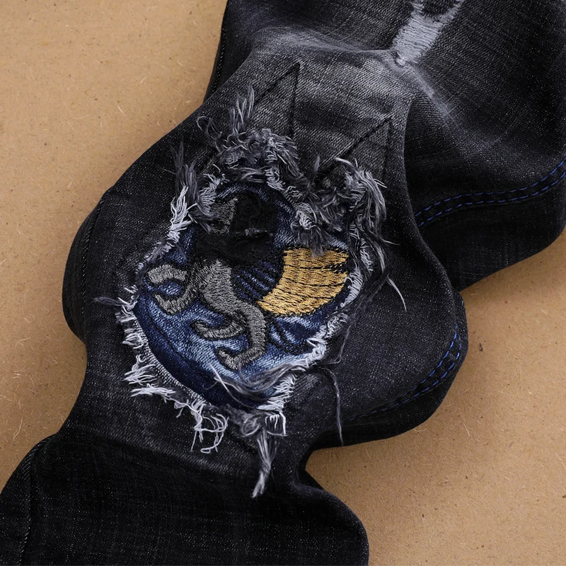  2018 Europeans Style Men Fashion Embroidery Slim Black Jeans Decor Bee Hole Personal Man Casual Street Club Party Amazing Jean