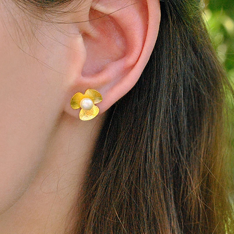 

Lotus Fun Real 925 Sterling Silver Natural Pearl Handmade Fine Jewelry Fresh Clover Flower Stud Earrings for Women Brincos