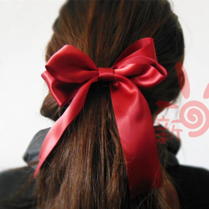 Прически с бантом с длинными концами. Бантик на голову для девочки. Татуировка бантики на ногах. Повязка на голову с бантиком. Тату бантик.