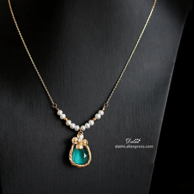 

DAIMI Decorative Pearl Necklace Female Clavicle Chain Retro Necklace Best Gift for Women
