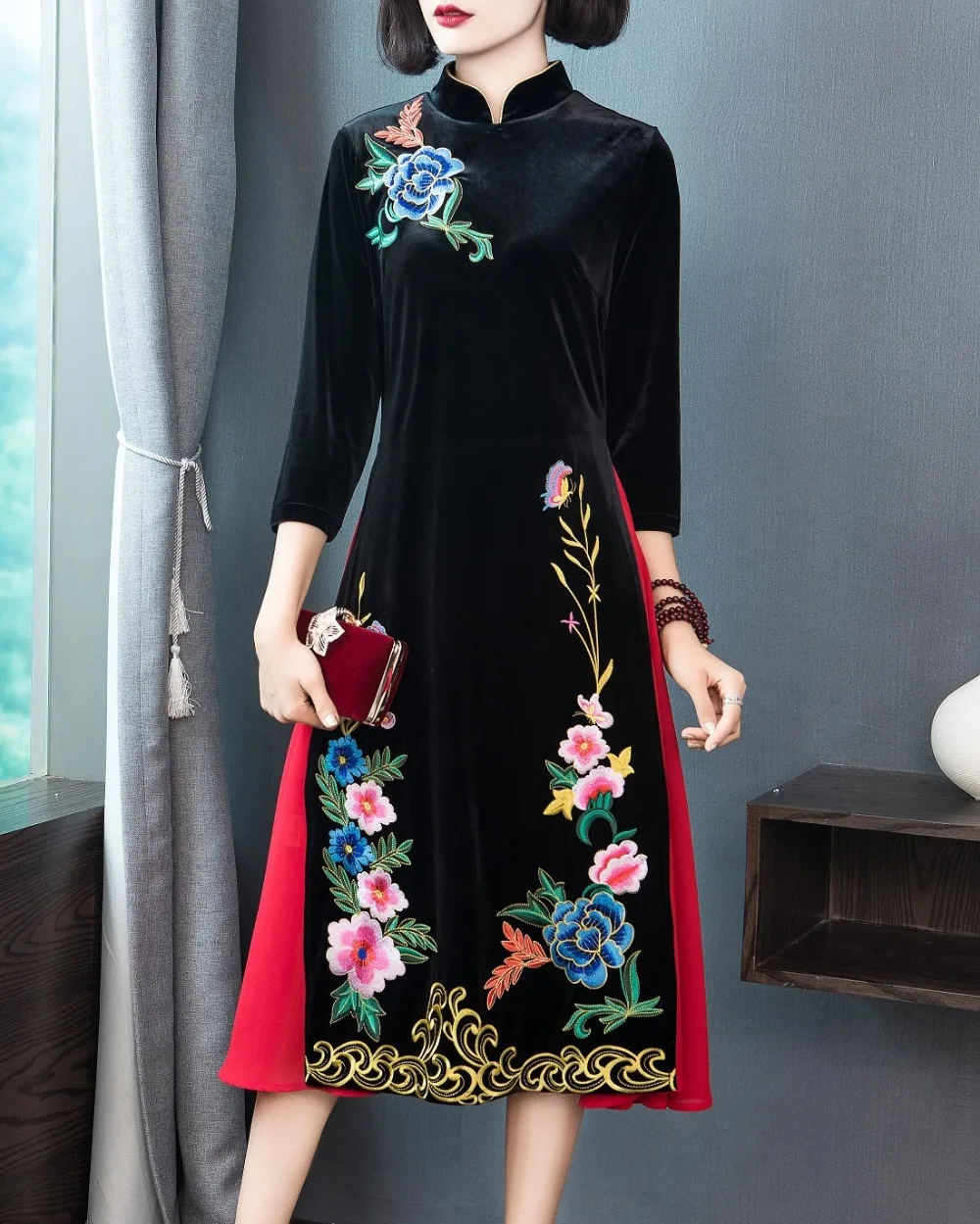 

Vietnam style Ao Dai long embroidery dress Cheongsam