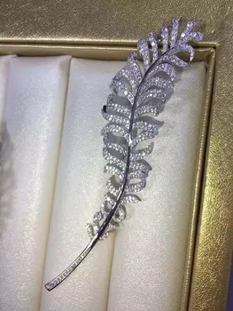 

Qi Xuan_Brooch jewelry_S925 Silver Plated White Gold Inlaid Zircon Feather Brooch Men And Women Pin Buckle