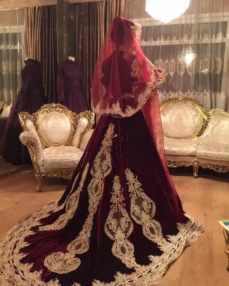 luxury-muslim-wedding-dresses-with-veil-arabic-dubai-velvet-burgundy-applique-beads-bridal-dress-jewel-neck-sweep-train-wedding-dress (2)_副本