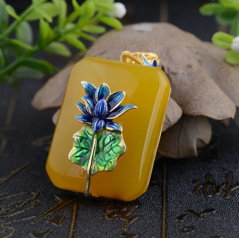 

Deer King silver pendant jewelry wholesale S925 silver inlaid natural chalcedony pendant simple gift
