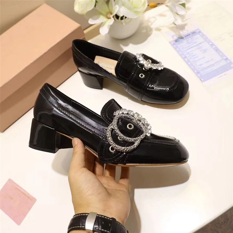 

Luxury Rinestone Women Pumps Fashion Patent Leather Hoof Heels Casual Shoes Runway Party Wedding Shoes Tenis Masculino Adulto 39