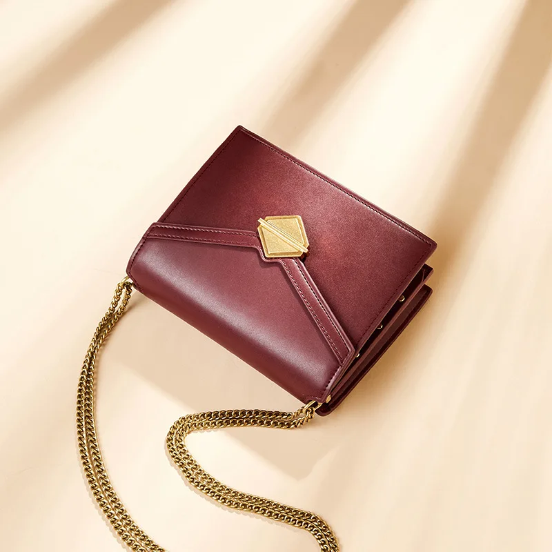 

Bag girl 2019 retro lock chain pack fashion new single-shoulder bag leather oblique satchel bag hundred catch bag 0406
