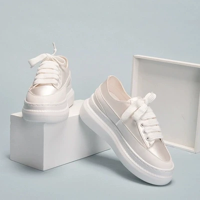 

Small white shoes female 2019 spring new small shoes wild students thick bottom increased board women's shoes