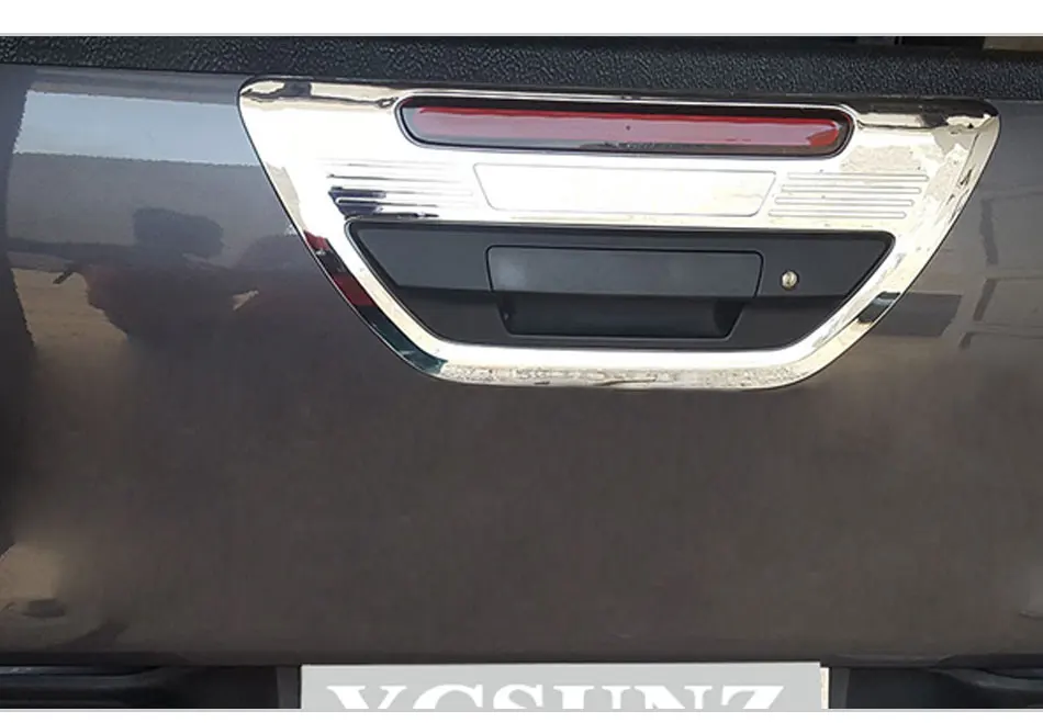 toyota-hilux-revo-2016-2017-rear-gate-cover-carbon-fiber_08
