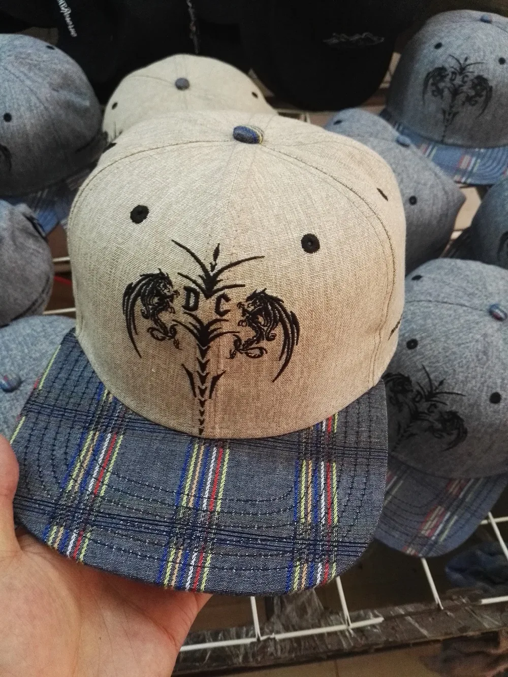 Оптом и в розницу шесть панелей бейсболки snapback, шляпы, 2d Вышивка,, moq 7 шт, хлопок, высокое качество, черный