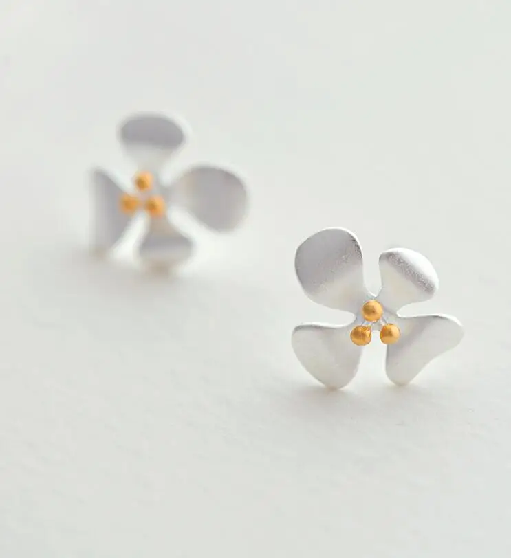 

Jisensp Korean Fashion Earrings Elegant Small Daisy Flowers Piercing Brinco Senior Flower Stud Earrings Female Jewelry Wholesale