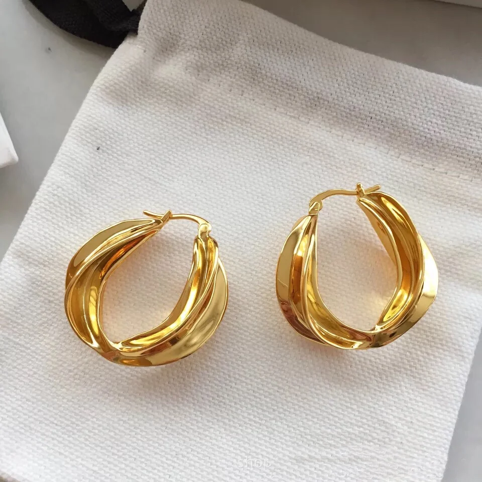 HUANZHI, классические минималистичные металлические золотые плиссированные нестандартные круглые с-образные большие серьги-кольца для женщин и девушек, вечерние ювелирные изделия