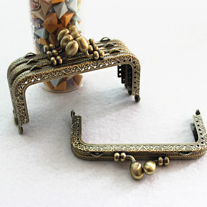 

Purse Frame Hanger Embossing Rectangle Bronze Metal Kiss Clasp Purses Handle Accessories Handbag Handmade Diy Bag Parts Kz151323