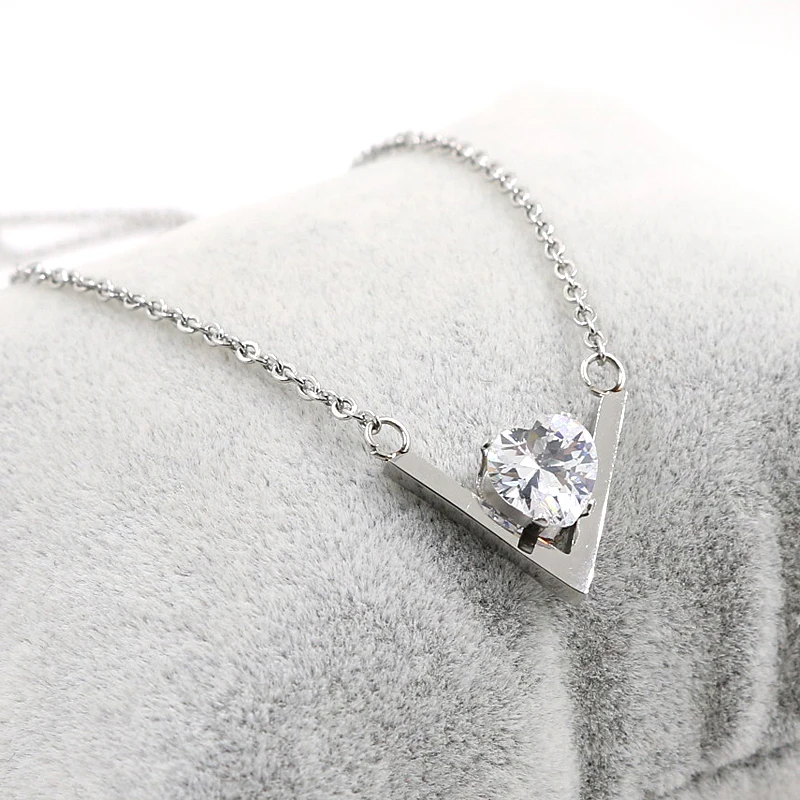 

Letter V with Heart Crystal Necklaces for Women Stainless Steel Choker Mother Daughter Necklace Extender Wholesale Jewelry
