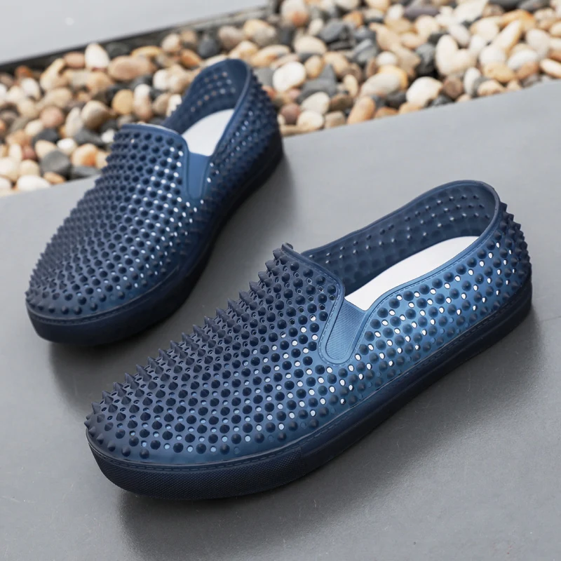 

Spikes Sneakers Men Rivets Sport Shoes Summer Outdoor Air Mesh Creek Beach Quick Dry Wading Upstream Fishing Water Aqua Shoes