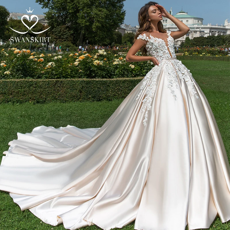 

Appliques 3D flowers Wedding Dress 2019 Swanskirt Luxury Ball Gown Sweetheart Satin Bride Gown Princess Vestido de Noiva F196