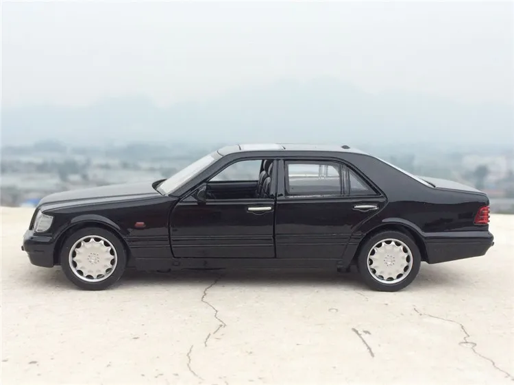 Высокая имитация 1:32 Масштаб 1993 классический W140 сплав литья под давлением модель автомобиля вытяжной задний светильник коллекция звуковых игрушек