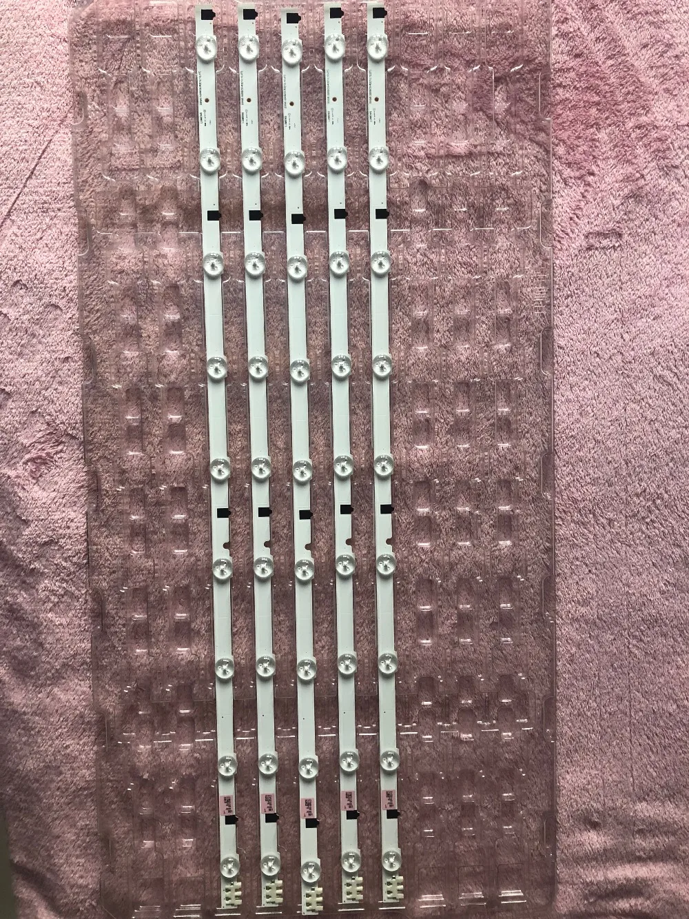 

UE32F4500AK CY-HF320AGEV3H LED strip D2GE-320SC0-R3 2013SVS32H 9 REV1.8 130103 1 set=5 pieces/lot 9 LED